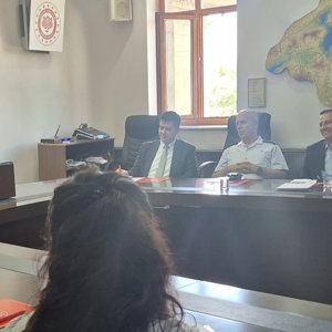 Sayın Vali Yardımcımız Yüksel TOPAL başkanlığında; İl Müdürümüz Selim KÖSE, kamu kurum ve kuruluşlarının müdürleri ile sivil toplum kuruluşu temsilcilerinin katılımıyla Kadının Güçlenmesi İl Eylem Planı İl Koordinasyon Toplantısı ve Kadına Yönelik Şiddetle Mücadele İl Koordinasyon, İzleme ve Değerlendirme Toplantısı gerçekleştirildi. - fotoğraf 2