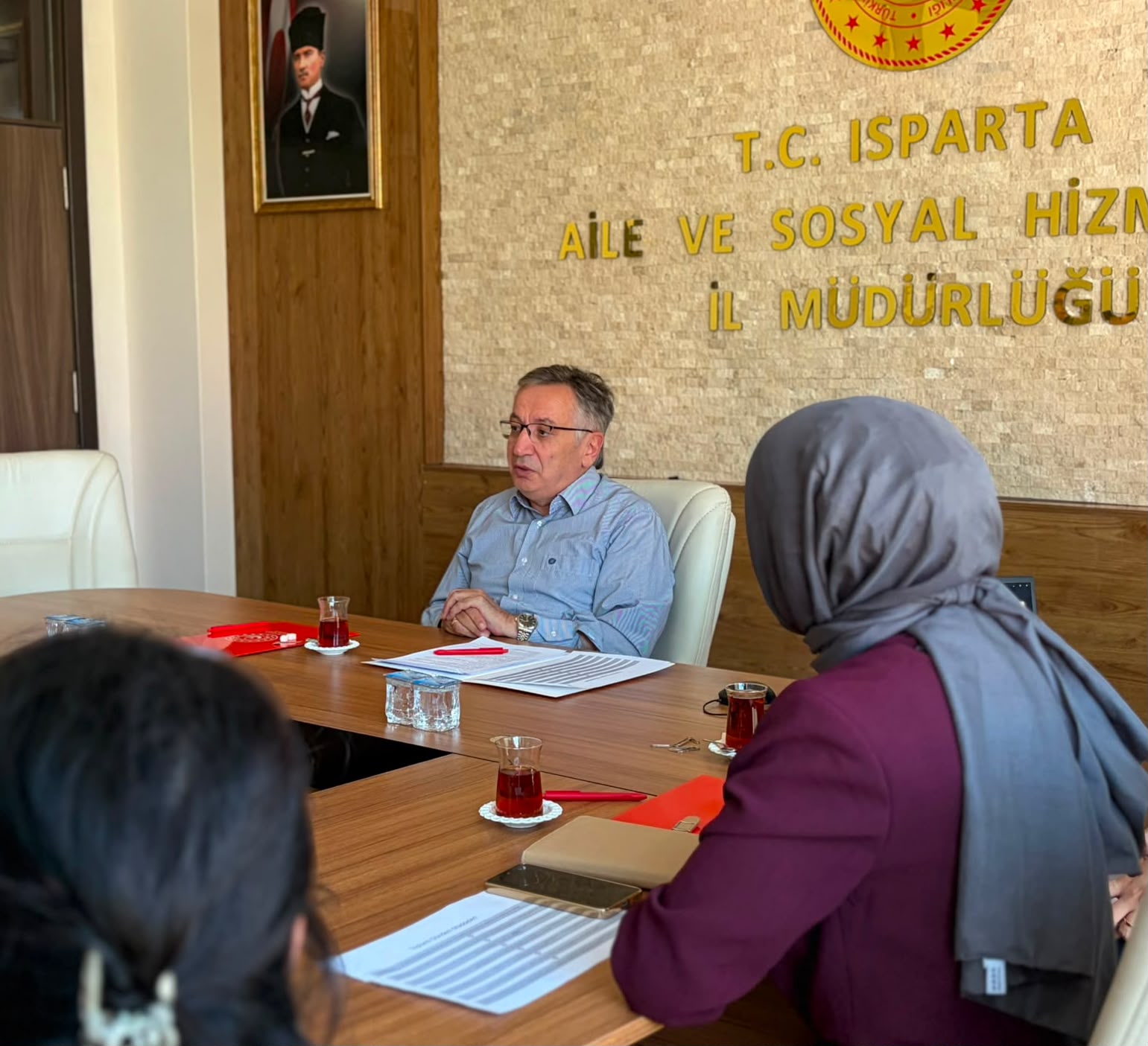 Vali Yardımcımız Yüksel Topal başkanlığında; İl Müdür Yardımcımız Neslihan Şeyma Taşaltın Soydinç ve sivil toplum kuruluşlarının temsilcilerinin katılımıyla Otizm Eylem Planı Değerlendirme Toplantısı, İl Müdürlüğümüz hizmet binasında gerçekleştirildi.
