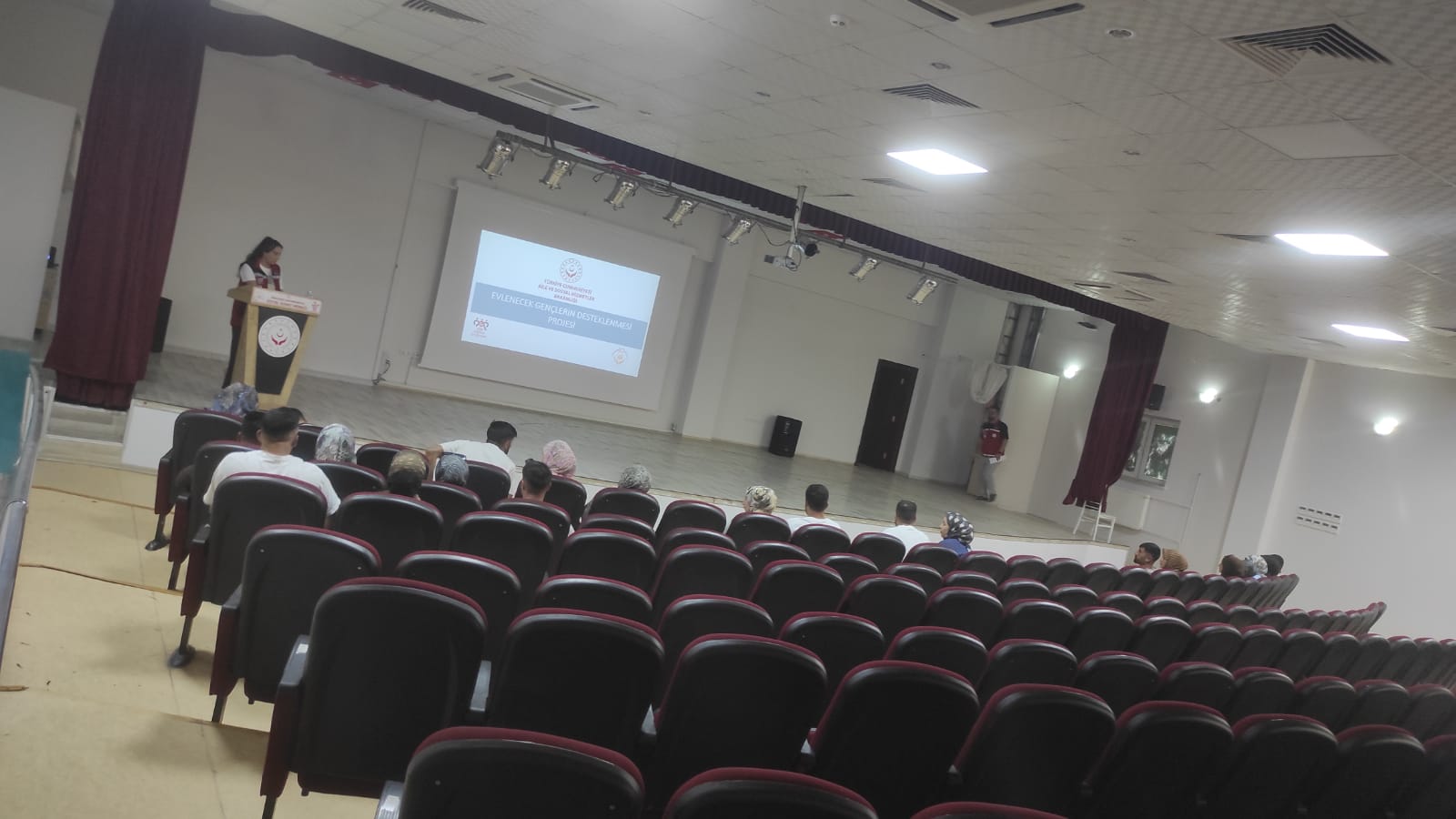 Evlilik Kredisi desteğinden faydalanan vatandaşlarımıza, Aile Eğitim Programı (AEP) kapsamında "Aile Yaşam Becerileri" eğitimi