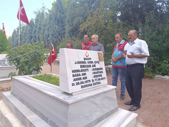 Yerköy Sosyal Hizmet Merkezi Müdürlüğümüzce, aziz şehidimiz Erhan Ar, sene-i devriyesinde kabri başında dualarla anıldı.
