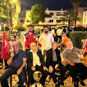 15 Temmuz Demokrasi ve Millî Birlik Günü kapsamında, Kadirli Huzurevi Yaşlı Bakım ve Rehabilitasyon Merkezi Müdürlüğü ile Kadirli Sosyal Hizmet Merkezi Müdürlüğü Kuruluş Müdürlerimiz ve personellerimiz ile huzurevi sakinlerimiz, demokrasi nöbeti programına katılım sağladı. - fotoğraf 1