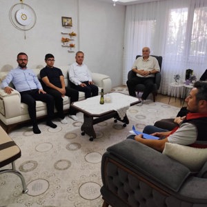  Cumhurbaşkanımızın kararıyla ilan edilen Aile ve Nüfus 10 Yılı (2026-2035) kapsamında, İl Müdürümüz Mustafa ÇAKIR, Şube müdürümüz Esra BAYSAL ve Bucak Sosyal Hizmet Merkezi Müdür V. İsmail AYRULU tarafından aile ziyaretleri gerçekleştirildi. - fotoğraf 2