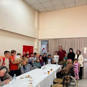 Kur’an Kursu Öğrencileri, Akhisar Huzurevi Sakinleriyle Bir Araya Geldi - fotoğraf 2