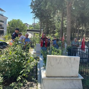 Şehidimiz Gürkan Yıldız Kabri Başında Anıldı - fotoğraf 1