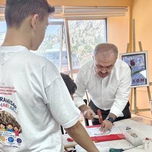 İl Müdürümüz Sayın Bilal ERDOĞAN, Aydın İl Çocuk Hakları Komitesi Üye Çocuklarımızla Birlikte Renkli Dünyam Sanat Atölyesinde Sanatsal Faaliyetlere Eşlik Etti. - fotoğraf 1