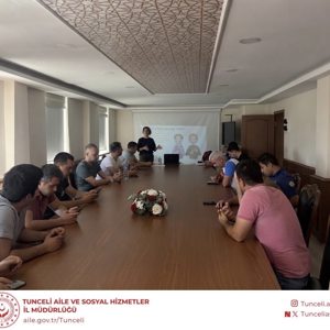 Hozat İlçe Emniyet Amirliği Personeline Yönelik  "Teknoloji Bağımlılığı ile Mücadele ve Farkındalık" Eğitimi Verildi - fotoğraf 2