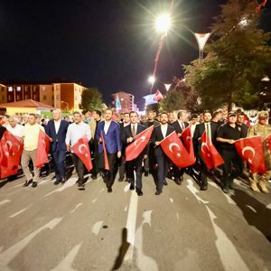 955. Yıl Anadolu'nun Fethi Malazgirt 1071 Ahlat Anma Programı" kapsamında Ahlat'ta  "Fener Alayı ve Bayrak Yürüyüşü - fotoğraf 4