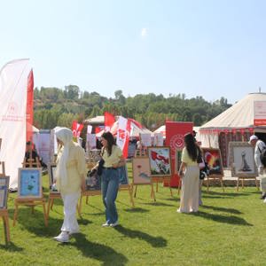 Sanatla Yaşam Sergisi Ahlat’ta Buluştu - fotoğraf 1