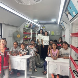 Mevsimlik tarım işçilerinin çocuklarına yönelik olarak Gezici Kütüphane etkinlikleri gerçekleştirilmiştir. - fotoğraf 14