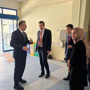 Engelli ve Yaşlı Hizmetleri Genel Müdürü Taha Kürşat Sezen, Engelli ve Yaşlı Hizmetleri Daire Başkanı Salih Emre İnan ve İl Müdürümüz Selim KÖSE, Isparta Engelsiz Yaşam Bakım, Rehabilitasyon ve Aile Danışma Merkezimizi ziy - fotoğraf 6