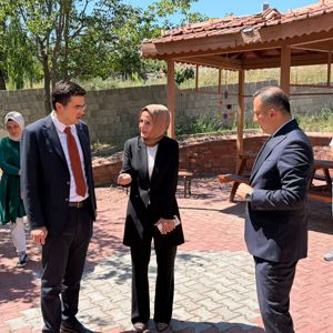 Engelli ve Yaşlı Hizmetleri Genel Müdürü Taha Kürşat Sezen, Engelli ve Yaşlı Hizmetleri Daire Başkanı Salih Emre İnan ve İl Müdürümüz Selim KÖSE, Isparta Engelsiz Yaşam Bakım, Rehabilitasyon ve Aile Danışma Merkezimizi ziy - fotoğraf 7