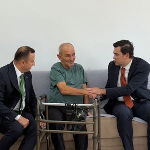 Engelli ve Yaşlı Hizmetleri Genel Müdürü Taha Kürşat Sezen, Engelli ve Yaşlı Hizmetleri Daire Başkanı Salih Emre İnan ve İl Müdürümüz Selim KÖSE, Isparta Engelsiz Yaşam Bakım, Rehabilitasyon ve Aile Danışma Merkezimizi ziy - fotoğraf 1