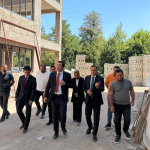 Engelli ve Yaşlı Hizmetleri Genel Müdürü Sayın Taha Kürşat Sezen, Daire Başkanı Sayın Salih Emre İnan ve İl Müdürümüz Sayın Selim KÖSE, inşaatı devam eden Isparta Huzurevini ziyaret etti. - fotoğraf 2