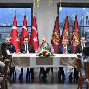 Vali Serdengeçti, Devlet Himayesindeki Çocuklarımızla Bir Araya Geldi - fotoğraf 1
