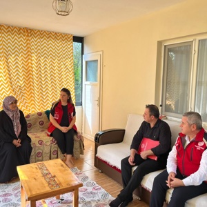 İl Müdürümüz Sayın Naci Yılmaz, Evde Bakım Yardımı’ndan yararlanan Berfin Gök ve ailesini hanelerinde ziyaret etti - fotoğraf 3