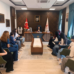 Korunma Ve Bakım Altında Bulunan Çocuklarımız, Arsin İlçe Kaymakamı Şule Demirtaş’ı Makamında Ziyaret Etti. - fotoğraf 1