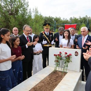 30 Ağustos Zafer Bayramı Kapsamında Garnizon Şehitliği Ziyareti - fotoğraf 2