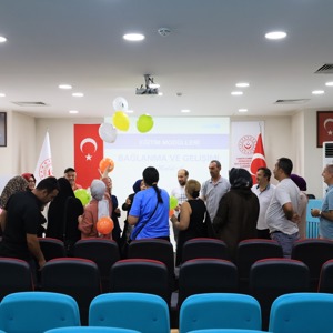  İl Müdürlüğümüz Koruyucu Aile Birimi Tarafından, Koruyucu Ailelerimizin Bilgi, Beceri Ve Farkındalıklarını Güçlendirmek Amacıyla Düzenlenen Koruyucu Aile Birinci Kademe Eğitimi Tamamlandı. - fotoğraf 3