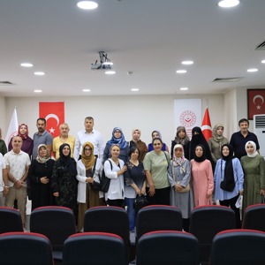  İl Müdürlüğümüz Koruyucu Aile Birimi Tarafından, Koruyucu Ailelerimizin Bilgi, Beceri Ve Farkındalıklarını Güçlendirmek Amacıyla Düzenlenen Koruyucu Aile Birinci Kademe Eğitimi Tamamlandı. - fotoğraf 1