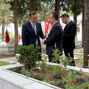 30 Ağustos Zafer Bayramı’nın 104. yıl dönümü dolayısıyla aziz şehitlerimiz, kabirleri başında dualarla anıldı. - fotoğraf 1