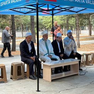 30 Ağustos Zafer Bayramı’nın 104. yıl dönümü dolayısıyla aziz şehitlerimiz, kabirleri başında dualarla anıldı. - fotoğraf 3