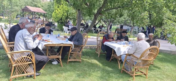 Alparslan Türkeş Huzurevimizde Açık Hava Keyfi!