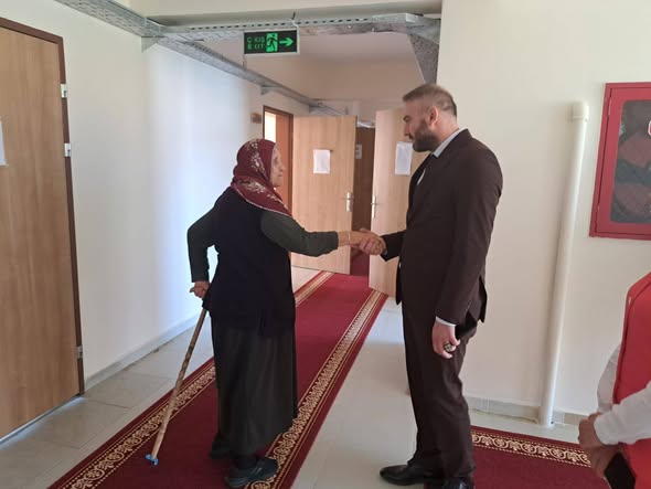 İl Müdürümüz Sayın Alper Alp, Akdağmadeni Huzurevimizde kıymetli büyüklerimizle bir araya geldi. 