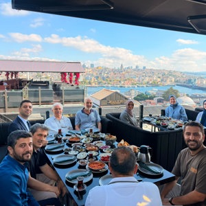 Şehit Yakınlarımız ve Gazilerimizle Süleymaniye’nin Tarihi Atmosferinde Kahvaltı Programında Bir Araya Geldik - fotoğraf 1