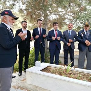 Şarkikaraağaç Sosyal Hizmet Merkezimiz tarafından, 30 Ağustos Zafer Bayramı’nın 104. yıl dönümü dolayısıyla düzenlenen törene; ilçe protokolü, şehit yakınlarımız ve gazilerimizle birlikte katılım sağladık. - fotoğraf 3