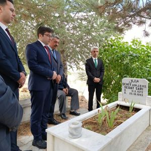 Şarkikaraağaç Sosyal Hizmet Merkezimiz tarafından, 30 Ağustos Zafer Bayramı’nın 104. yıl dönümü dolayısıyla düzenlenen törene; ilçe protokolü, şehit yakınlarımız ve gazilerimizle birlikte katılım sağladık. - fotoğraf 2
