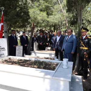 Keçiborlu Sosyal Hizmet Merkezimiz tarafından, 30 Ağustos Zafer Bayramı’nın 104. yıl dönümü dolayısıyla düzenlenen törene; Keçiborlu Kaymakamı Sayın Kerem Türker, Belediye Başkanı Sayın Yusuf Murat Parlak, ilçe protokolü, şehit yakınlarımız ve gazilerimizle birlikte katılım sağladık. - fotoğraf 4