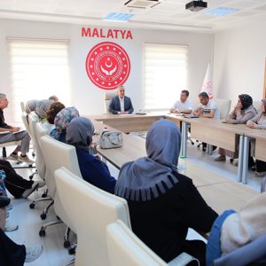 İl Müdürümüz Sayın Ömer Faruk ERGÜN başkanlığında, Kahramanmaraş depremleri nedeniyle kapatılan çocuk evlerimizin yeniden hizmete açılacak olması hasebiyle ilgili İdarecilerimizin ve personelimizin katılım sağladığı toplantı gerçekleştirildi. - fotoğraf 2