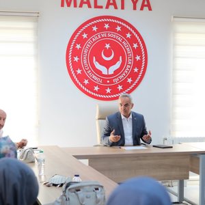 İl Müdürümüz Sayın Ömer Faruk ERGÜN başkanlığında, Kahramanmaraş depremleri nedeniyle kapatılan çocuk evlerimizin yeniden hizmete açılacak olması hasebiyle ilgili İdarecilerimizin ve personelimizin katılım sağladığı toplantı gerçekleştirildi. - fotoğraf 1