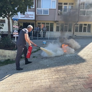 Eğirdir Huzurevi Merkezimiz çalışma arkadaşlarımıza yönelik, özel bir firma tarafından Arama Kurtarma ve Tahliye Eğitimi ile Yangın ve Yangından Korunma Eğitimi gerçekleştirildi. - fotoğraf 3