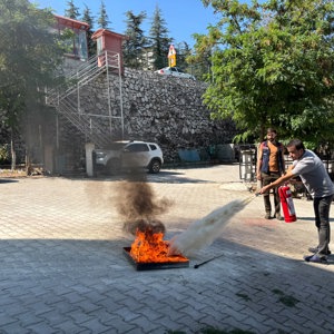 Eğirdir Huzurevi Merkezimiz çalışma arkadaşlarımıza yönelik, özel bir firma tarafından Arama Kurtarma ve Tahliye Eğitimi ile Yangın ve Yangından Korunma Eğitimi gerçekleştirildi. - fotoğraf 1