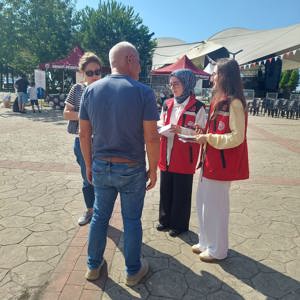 Arhavi Festivalinde Kurum Personellerimiz Tarafından Bilgilendirici Broşür Dağıtımı Gerçekleştirildi - fotoğraf 2