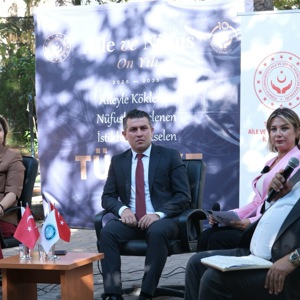 İl Müdürümüz Sayın Emine BÖÇKÜN Değişen Dünyada Ailenin Korunması ve Güçlendirilmesi Panelinde Konuştu - fotoğraf 1