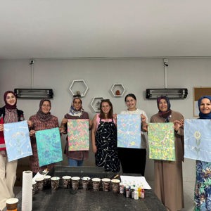 Turgutlu’da Şehit ve Gazi Ailelerine Yönelik “Ebru Atölyesi” Düzenlendi - fotoğraf 1