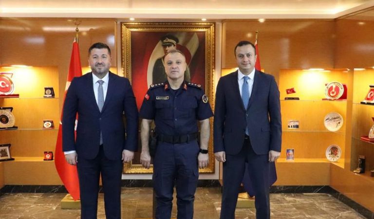 İl Müdürümüz Selim Köse, Isparta İl Millî Eğitim Müdürü Recai Ocak ile birlikte ilimizde yeni göreve başlayan İl Jandarma Komutanı Kıdemli Albay Uğur Başkonak’a hayırlı olsun ziyaretinde bulundu.