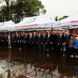 15 Temmuz Demokrasi ve Milli Birlik Günü’nde Aziz Şehitlerimiz Rahmet ve Minnetle Anıldı - fotoğraf 1