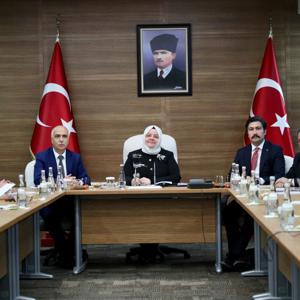 Bakan Selçuk “İstihdam Seferberliği 2019 Denizli Buluşması”na Katıldı, Acıpayam’da Deprem Bölgesini Ziyaret Etti - fotoğraf 4