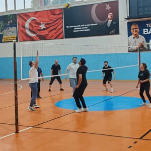 Seydişehir Sosyal Hizmet Merkezi Ve Asım Cengiz Huzurevi Personelleri Voleybol Maçında Buluştu - fotoğraf 2