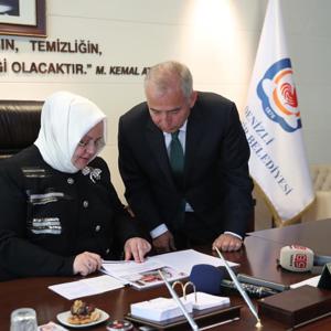 Bakan Selçuk “İstihdam Seferberliği 2019 Denizli Buluşması”na Katıldı, Acıpayam’da Deprem Bölgesini Ziyaret Etti - fotoğraf 5