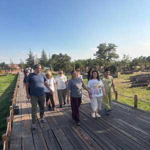 30 Ağustos Zafer Bayramı kapsamında Bitlis'in Ahlat ilçesindeki tarihi Selçuklu Meydan Mezarlığı ziyaret - fotoğraf 1