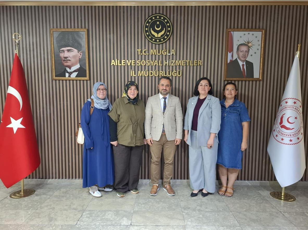 Mehir Aile Platformu Muğla İl Temsilcisi İkbal Güven ARSLAN, İl Müdürümüz Mahmut SELÇUK’u makamında ziyaret etti. 