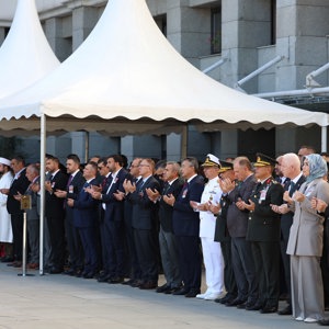 Aziz Hatırasına Saygıyla - fotoğraf 2