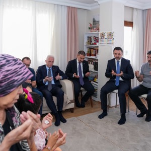 İl Müdürümüz Sn. Ömer Turan, İstanbul Valimiz Sn. Davut Gül Eşliğinde Şehit Polis Memuru Mehmet Ali TOPATAN’ın Ailesine Taziye Ziyaretinde Bulundu - fotoğraf 1