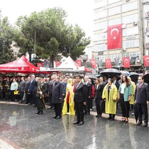 30 Ağustos Zafer Bayramı’nda Atatürk Anıtı’na Çelenk Sunuldu - fotoğraf 2