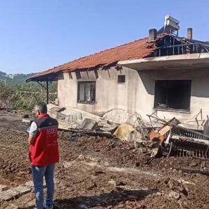 Gölhisar Sosyal Hizmet Merkezi Müdürlüğü Psikososyal Destek Ekipleri tarafından Ulucamii Mahallesi’nde  meydana gelen yangından etkilenen Hasçağatay ailesine yönelik ziyaret gerçekleştirildi - fotoğraf 4