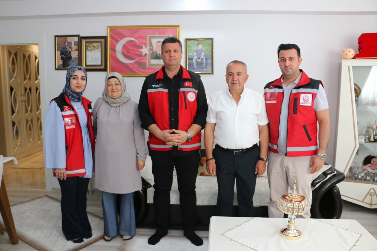 Kahraman Şehidimiz Canbert Tatar’ın bizlere emaneti olan kıymetli ailesini ziyaret ederek ellerinden öptük.
